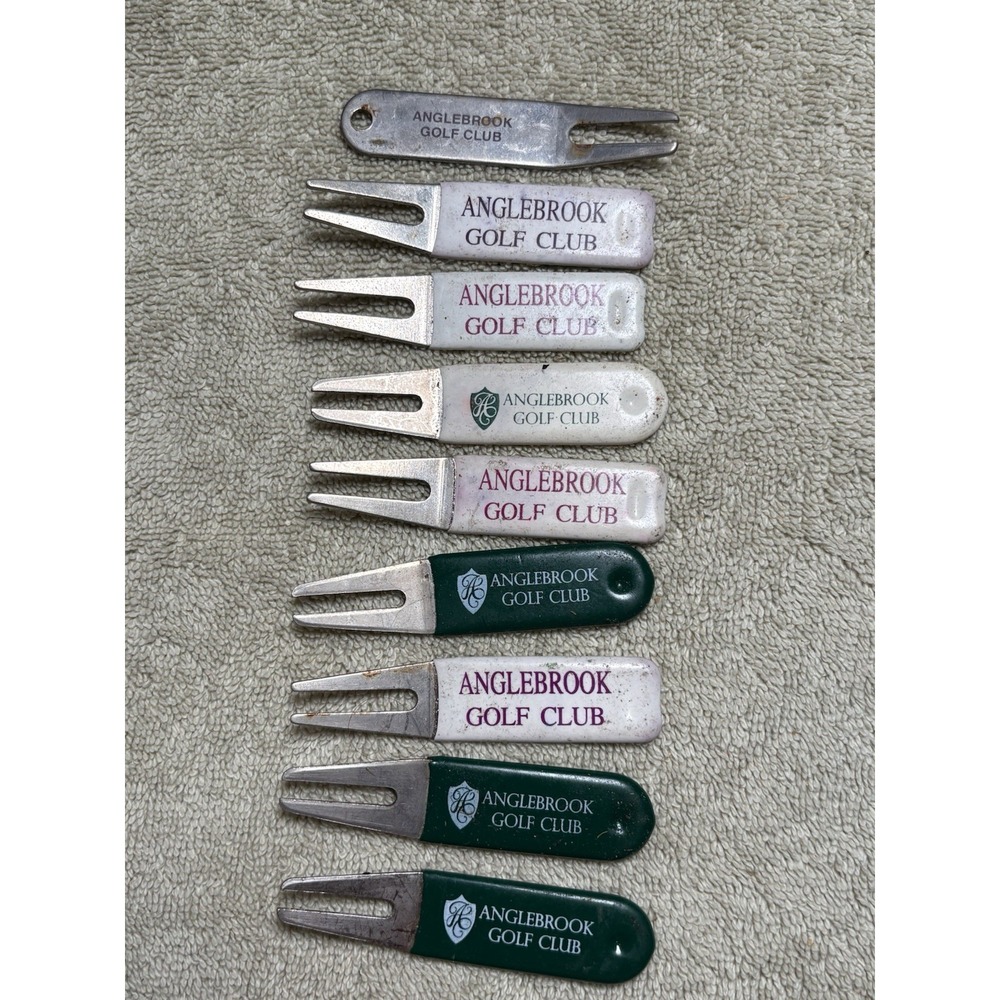 Lot of 11 Vintage Anglebrook Golf Club Accessories: 9 Divot Tools, 2 Ball Marker